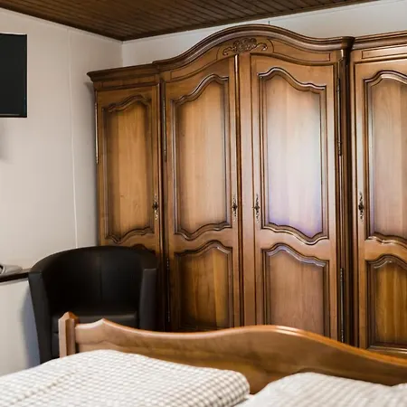 Zur Grossen Tanne Inn *